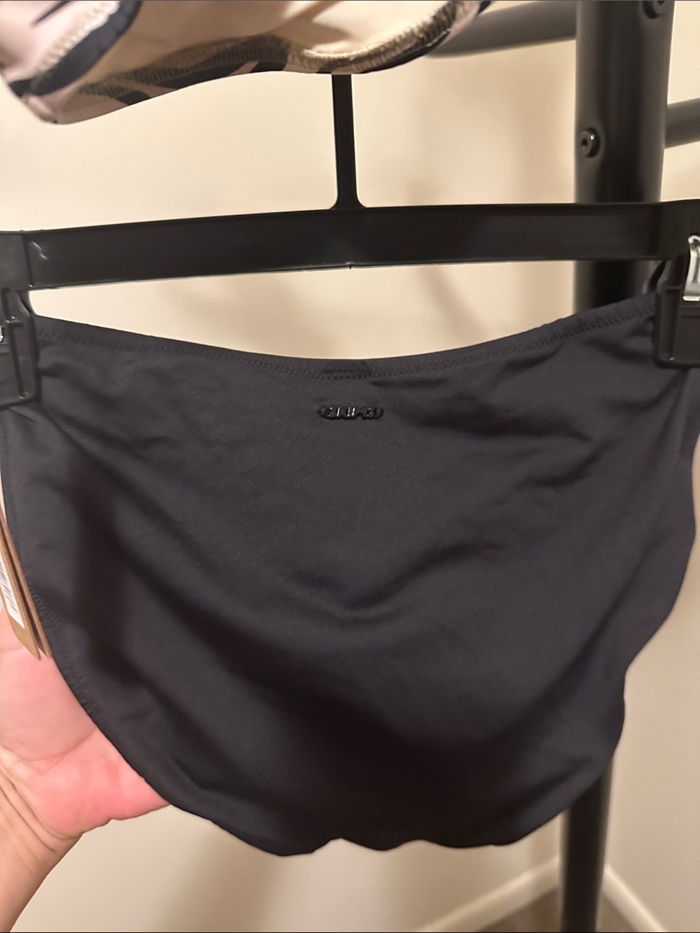Skims Signature โ Plunge Triangle Swim - Picture 7 of 10